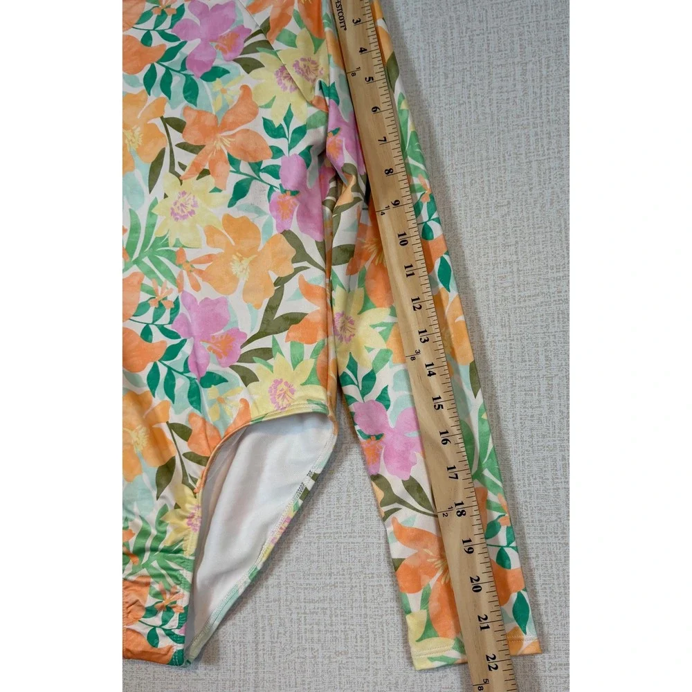 NWT Billabong Girls 2-Piece Swim Floral Rash Guard Bodysuit Shorts Pink M 10/12